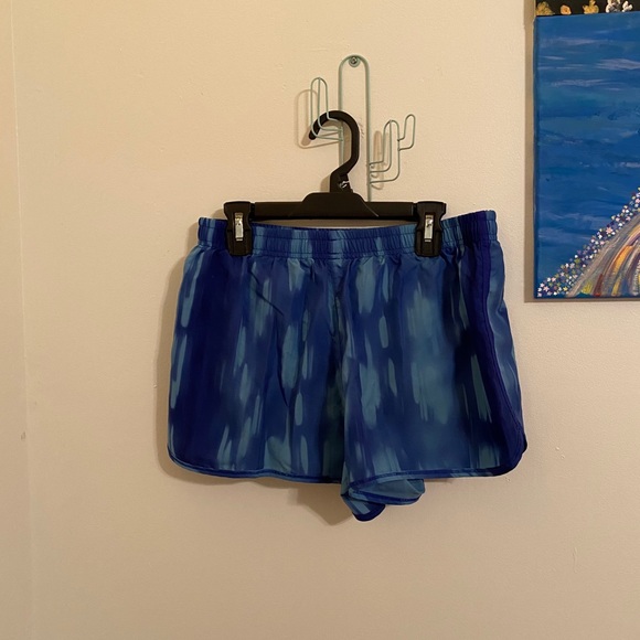 UNDER ARMOUR SHORTS - Picture 4 of 5